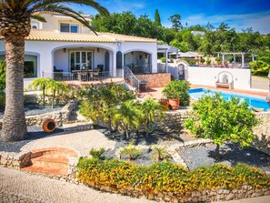 Exterior - Casa das Oliveiras, beautifully situated villa, with mature garden and sw.pool. (São Brás de Alportel)