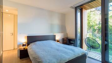 2 bedrooms, desk, iron/ironing board, travel cot