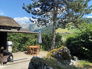 Outdoor dining - Location Petit Chalet Individuel (La Clusaz)