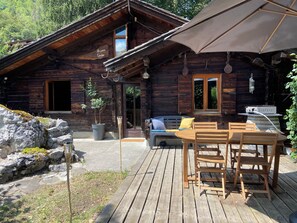 Outdoor dining - Location Petit Chalet Individuel (La Clusaz)
