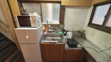 Fridge, microwave, stovetop, cookware/dishes/utensils