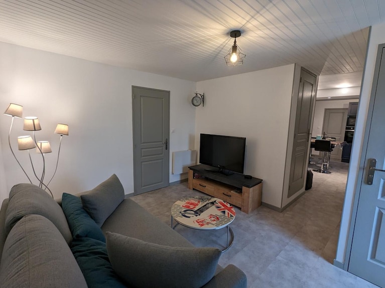 Cozy Ground Floor Apartment With Garden, Bbq, Free Bikes, Near Château And Shops - Charente