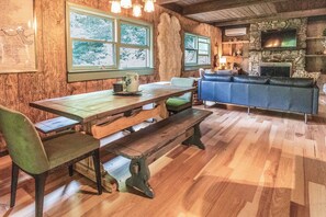 Dining - 3 Bedroom + 3 Bathroom with Hot Tub - Ski Access less than 1 mile! (Mars Hill)