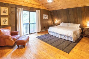 Iron/ironing board, free WiFi, bed sheets - 3 Bedroom + 3 Bathroom with Hot Tub - Ski Access less than 1 mile! (Mars Hill)