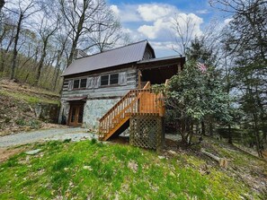 Exterior - 3 Bedroom + 3 Bathroom with Hot Tub - Ski Access less than 1 mile! (Mars Hill)