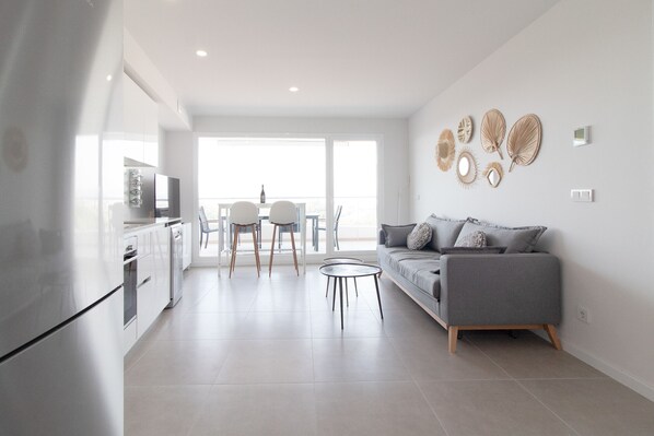 TV - Global Properties: 2 bedroom apartment with large terrace (Canet d´en berenguer)