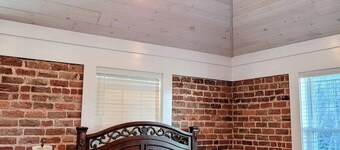 Unique Carriage House on beautiful Litz Mansion grounds, Tazewell VA