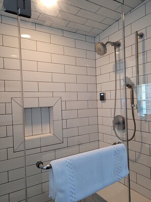 Hårføner og håndklær