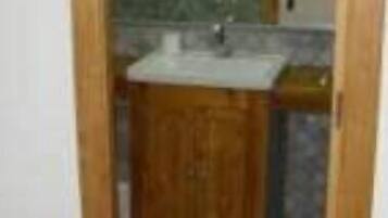 Een douche, handdoeken