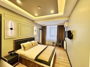 Standard Double Room | Premium bedding, minibar, in-room safe, desk