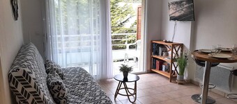 Cozy 1BR Apartment Near Center with Parking, Balcony, and Full Kitchen in Capbreton