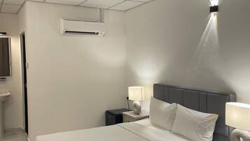 Kamar Double Deluks | Setrika/meja setrika dan seprai linen