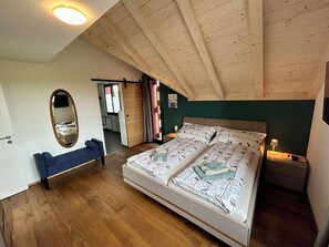 3 Schlafzimmer, Schreibtisch, Bügeleisen/Bügelbrett, kostenloses WLAN