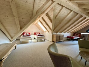 3 bedrooms, desk, iron/ironing board, free WiFi