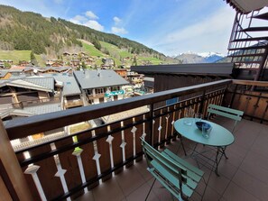 Outdoor dining - Renovated studio, Les Gets center, sunny balcony (Les Gets)