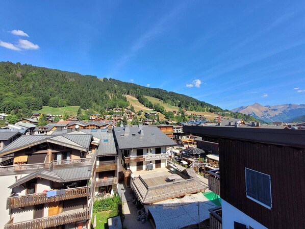 Exterior - Renovated studio, Les Gets center, sunny balcony (Les Gets)