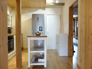 Kühlschrank, Mikrowelle, Ofen, Geschirrspüler