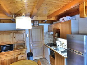 Fridge, microwave, dishwasher, coffee/tea maker - Beautiful T2+Mezzanine Apartment 40m² Center Le Grand-Bornand (Le Grand-Bornand)