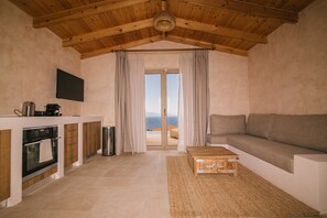 Living area - Mani Luxury Suites (East Mani)