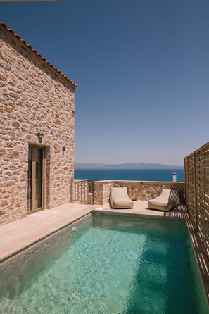Private pool - Mani Luxury Suites (East Mani)