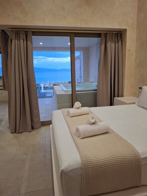 In-room safe, blackout drapes, iron/ironing board, free WiFi - Mani Luxury Suites (East Mani)