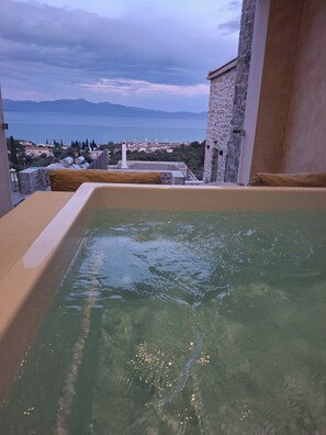 In-room safe, blackout curtains, iron/ironing board, free WiFi - Mani Luxury Suites (East Mani)