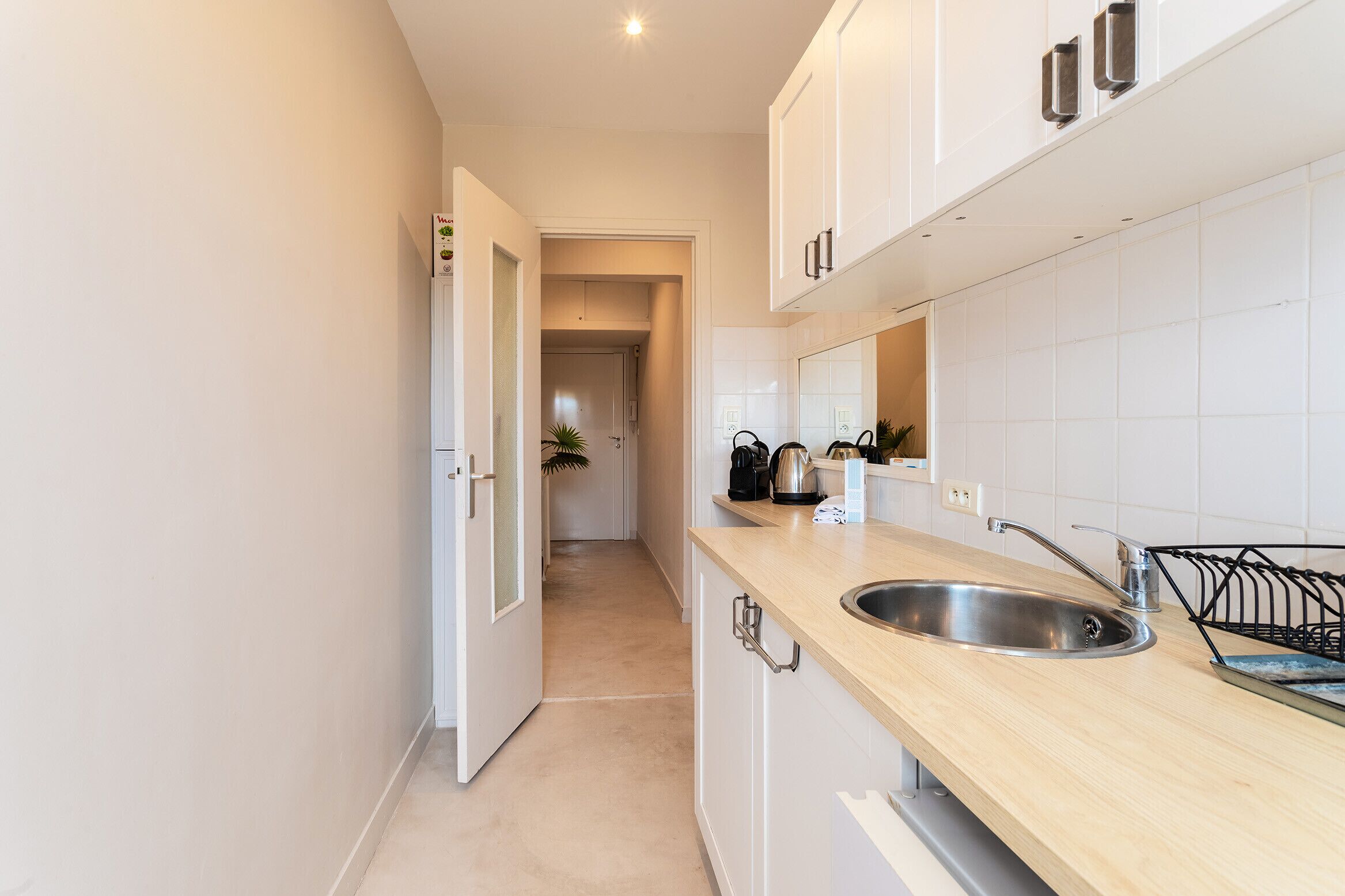 Kjøleskap, mikrobølgeovn, kaffetrakter/tekoker og vannkoker