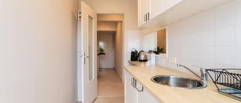 Fridge, microwave, stovetop, coffee/tea maker