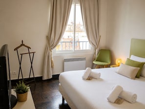 1 chambre, fer et planche à repasser, accès au Wi-Fi (inclus)