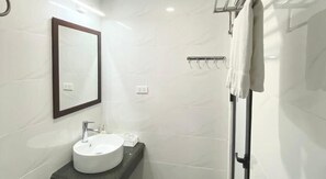 Business Room | Bathroom - Tien Minh hotel (Hanoi)