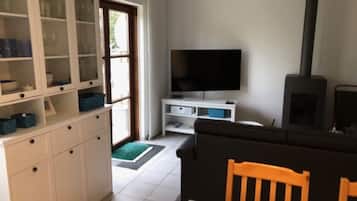 Smart TV, fireplace, stereo