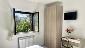 Basic Room | 1 bedroom, hypo-allergenic bedding available, down comforters, desk - The smile of the sun (Sorrento)