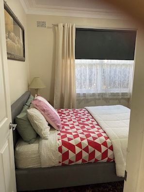 2 bedrooms, in-room safe, iron/ironing board, free WiFi - 2 bedroom unit in the heart of St Marys (Saint Marys)