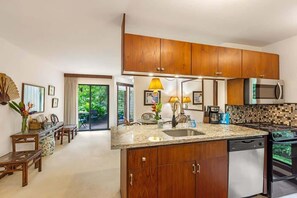 Fridge, microwave, oven, stovetop - Waikomo Stream Villas 503 – PBAC Membership, Walk to Shops & Ocean (Koloa)