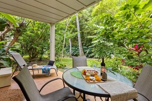Outdoor dining - Waikomo Stream Villas 503 – PBAC Membership, Walk to Shops & Ocean (Koloa)