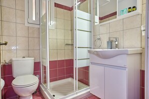 Dusche, Haartrockner, Handtücher, Seife