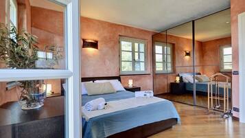 4 bedrooms, desk, iron/ironing board, free WiFi