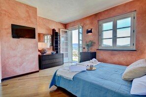 4 habitaciones, escritorio, tabla de planchar con plancha y wifi gratis 