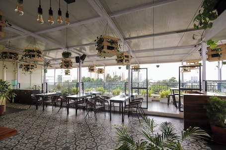 Restaurant. Earth Hotels