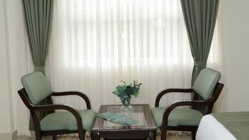 Superior Studio | Dining room