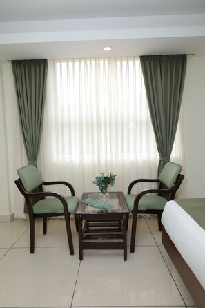 Superior Studio | Dining room - Earth Hotels (Bengaluru)