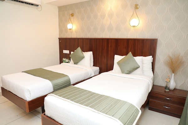 Executive Double or Twin Room | Hypo-allergenic bedding, blackout drapes, soundproofing, free WiFi