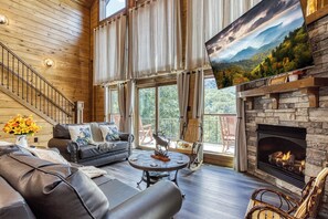 Una Smart TV, una chimenea, videojuegos, un futbolín