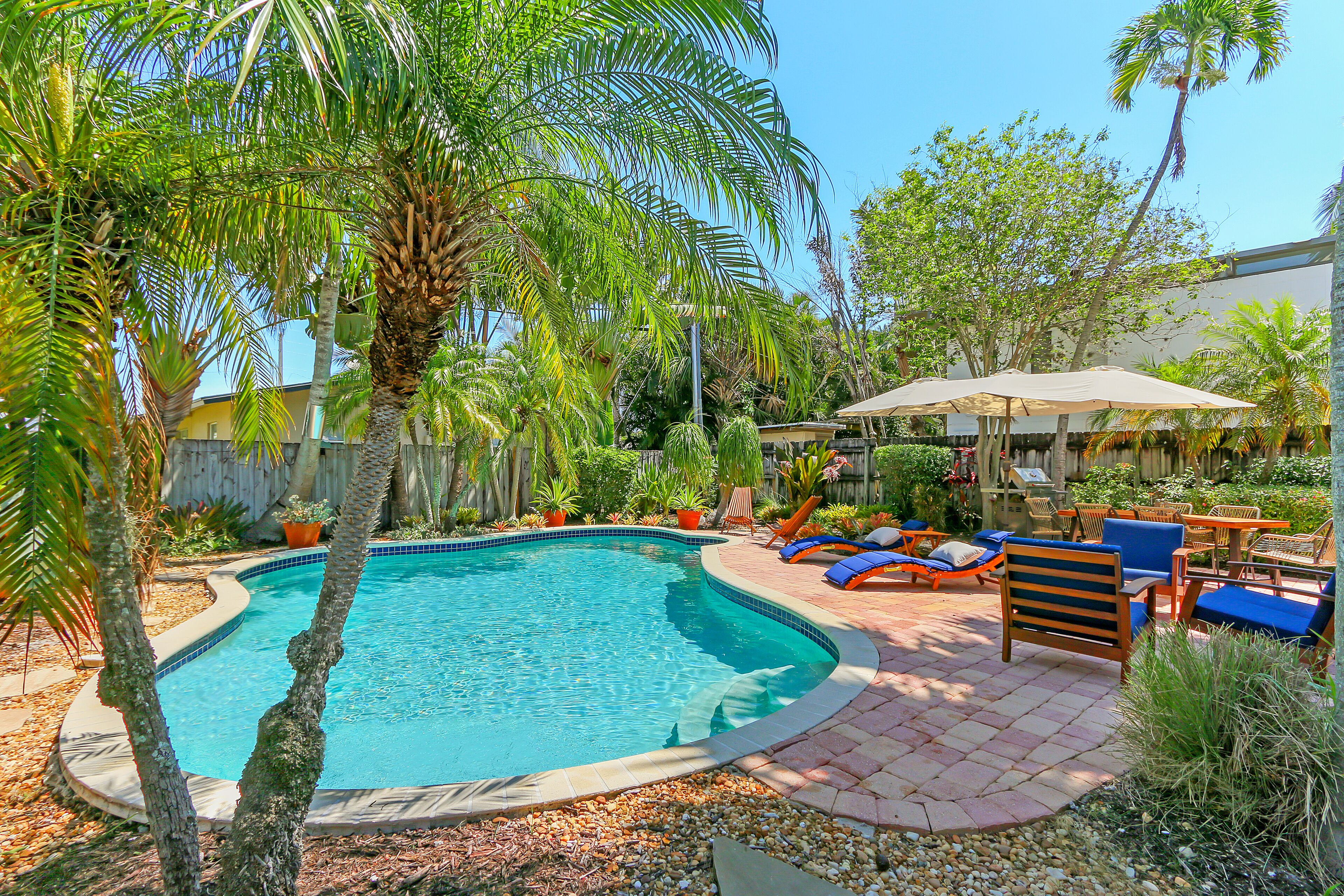 Escapade: Private Pool, Garden, & Guest House