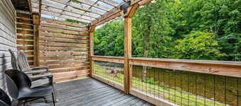 Moon River: Riverfront w/Grill + Fire Pit | Close to GSMNP!