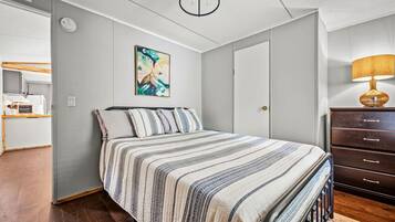 2 bedrooms, desk, free WiFi, bed sheets