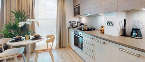 Appartement, 1 grand lit et 1 canapé-lit | Cuisine privée | Réfrigérateur, micro-ondes, four, plaque de cuisson