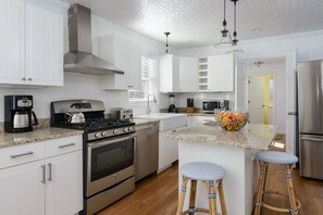 Lavastoviglie, macchina per tè/caffè, tostapane