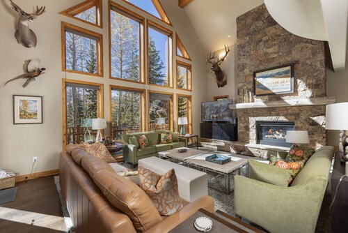 Short walk to downtown, shuttle, hot tub, game room, walk to two parks!