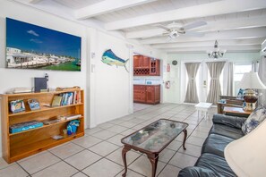 TV - Captain's Quarters 3bed/2bath mobile home with dockage (Marathon)